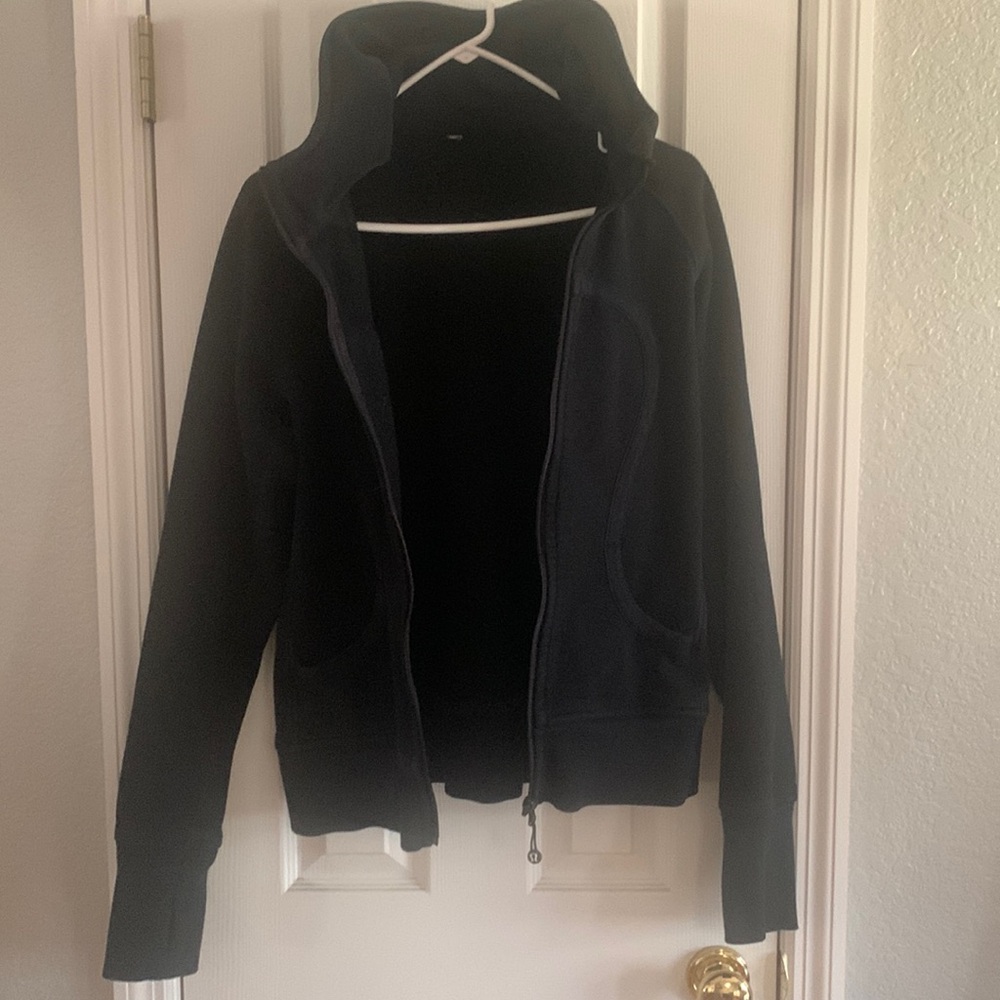 Lululemon hoodie scuba jacket, no tags size small.